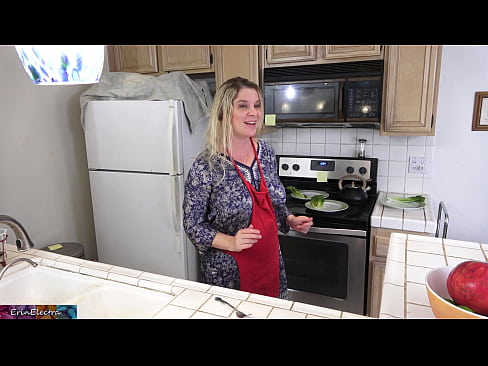 ❤️ A madrasta o ordenha na cozinha antes de sua data ❤❌ Porno doméstico em pt-br.villagesexvideos.ru